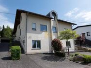Großzügiges Einfamilienhaus mit Einliegerwohnung und traumhaftem Garten in Wiltingen - Wiltingen