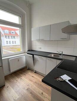 Mitten im Leben.. .Zwickau-Innenstadt...helle, moderne 2 Zimmer-Wohnung mit Einbauküche . sofort einzugsfertig - Zwickau