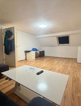 Helle Dachgeschosswohnung mit variabler Raumaufteilung - Kirchheim (Teck)