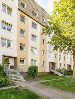 Ideal geschnittene Dreiraumwohnung, Südbalkon, beste Einkaufsmöglichkeiten - Leipzig