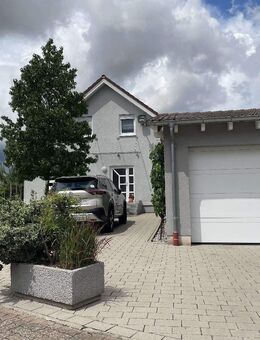 Neuwertiges Einfamilienhaus in Toplage mit schönem Garten und PKW-Garage von Herxheim! - Herxheim (Landau)