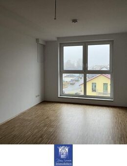 Perfekte Dachwohnung im Neubau! EBK, Lift und Erstbezug! - Arnsdorf