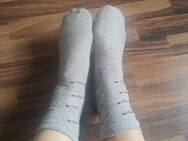 stark verschwitzte Socken, dicker Stoff, viel Duft - Friedrichshafen