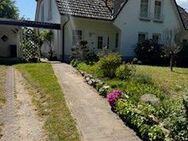 Doppelhaushälfte mit schönem Grundstück und Nebengelass - Putbus