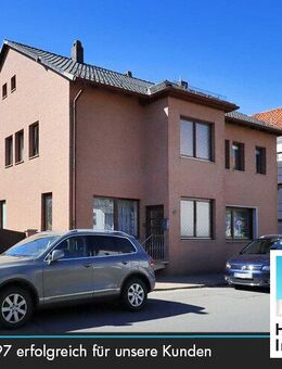 Großzügiges Wohnhaus mit Nebengebäude und Garage in zentraler Lage - Springe