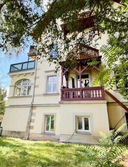 Großzügige 4-Raumwohnung mit 2 Balkonen in denkmalgeschützter Stadtvilla in Freital - Freital