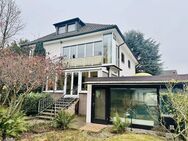 Exklusive & repräsentative Stadtvilla mit Indoor-Pool, 2 Garagen, Garten, optional 3 WE, top Lage - Offenbach (Main)