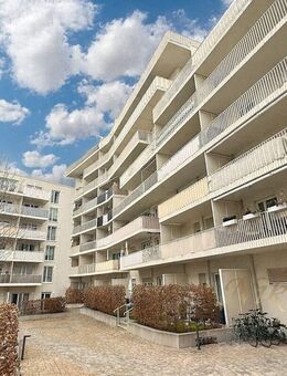 Moderne 4-Zimmer-Wohnung mit Loggia und Balkon in Germering - Germering