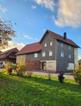 Historisches Bauernhaus mit großen Ausbaureserven und Scheune, provisionsfrei zu verkaufen. - Simmersfeld