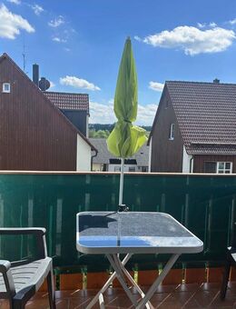 Charmante Dachgeschosswohnung mit Balkon & Blick ins Grüne - Ruhiges Wohnen in Hengersberg - Hengersberg