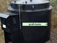 P95 gebrauchter 10.000L Polyethylen PEHD-Tank Kunststofftank Chemietank Industrietank Wassertank Flachbodentank mit Außenwanne doppelwandig lichtundurchlässig - Nordhorn