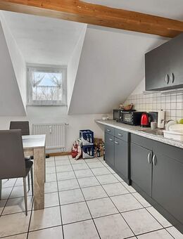 Charmante 2-Zimmer-Dachgeschosswohnung in Berglern (ab sofort bezugsfrei) - Berglern