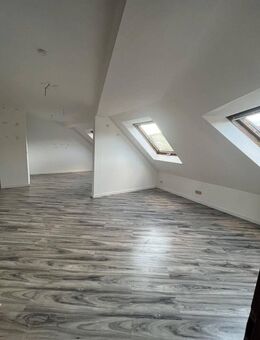 Geräumige 4-Zimmer-Wohnung mit 2 Bädern und Gäste-WC in Wuppertal-Barmen - Wuppertal