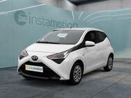 Toyota Aygo, 1.0 x-Play, Jahr 2021 - München