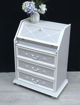 Kleiner Sekretär mit 3 Schubladen, Antik Stil, vintage, handbemalt in dezent Shabby Hellgrau-Weiß - Sinzig