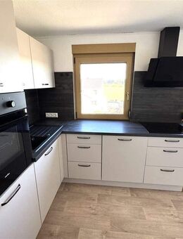 *RESERVIERT* Helle drei-Zimmer-Dachgeschosswohnung mit Balkon bei Flachslanden - Flachslanden