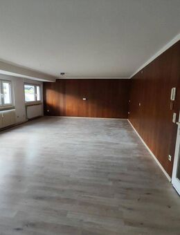 2-Zimmer Souterrainwohnung mit großen Fenstern - Gernsbach