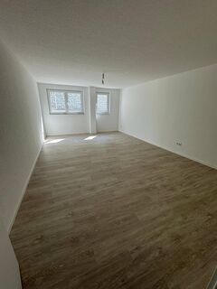ZU VERKAUFEN: Erstbezug nach Fertigstellung - helle & moderne Souterrainwohnung mit Fußbodenheizung, Garage & Stellplatz