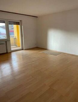 Bitte nur Mailanfragen: Modernisierte 3 Zimmer-Wohnung mit Balkon in Regenstauf OT Steinsberg - Regenstauf