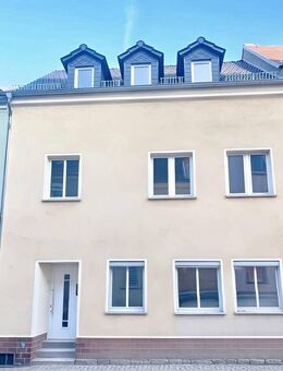 Erstbezug: Bezugsfertiges saniertes Reihenmittelhaus – mit ELW, Balkon & kleinem Garten, perfekt zentrale Lage - Meerane