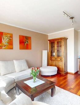 Möblierte Dachgeschosswohnung mit Penthouse-Flair - Frankfurt (Main)