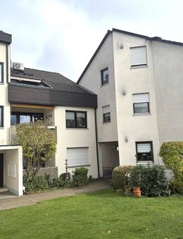 Großzügige und helle 3,5-Zimmer-Wohnung mit Südbalkon und PKW-Garage in ruhiger und beliebter Lage von Hemhofen - Hemhofen