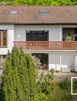 Architektenhaus auf großem Grundstück mit Pool und Fernblick in ruhiger Lage in Wirsberg - Wirsberg