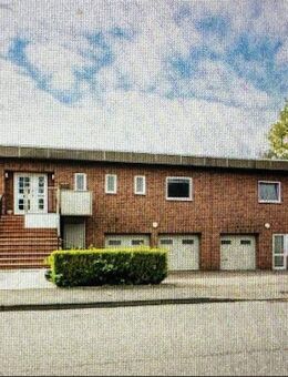Wunderschöne Villa mit zwei Einliegerwohnungen mit viel Platz - Neumünster