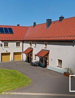 Exklusives Anwesen in Alleinlage - Ein modernes Zweifamilienhaus auf 43.983 m² großem Grundstück - Arzberg (Bayern)