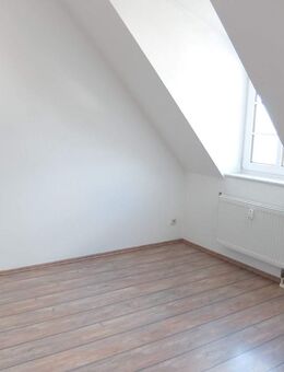 2 WARMmieten* sparen... dafür in den Möbelladen fahren :=) - Chemnitz