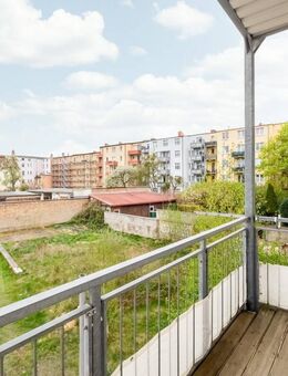 Charmante 2-Zimmer-Wohnung mit Sonnenbalkon - renoviert - mit Duschbad - Schwerin
