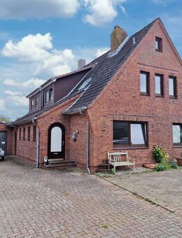 Großzügig, nah am Meer: Wohnhaus mit Kaminzimmer, Garage & Garten - Büsum