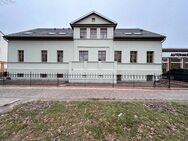 Charmante 2-Zimmer-Hochparterre-Wohnung mit großer Terrasse im denkmalgeschützten Ensemble - Berlin