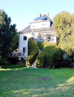 Hermann Immobilien: Gemütliches Einfamilienhaus im Villenstil mit großem Garten - Hanau (Brüder-Grimm-Stadt)