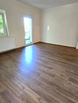 Top-saniert & bezugsbereit - Stilvolle Obergeschosswohnung mit Balkon in Börger - Börger