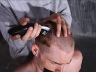 Glatze rasieren mit Fesselspielen - Halle (Saale)
