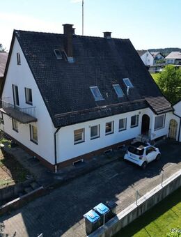 Freistehendes Zweifamilienhaus in Geiselhöring mit großem Garten - Geiselhöring
