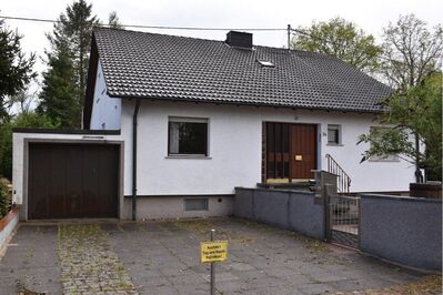 Schönes Zweifamilienhaus in Top Lage in Carlsberg zu verkaufen.