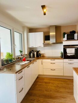 Moderne 2.5-Zimmer-Wohnung mit Balkon in Nürtingen - Nürtingen
