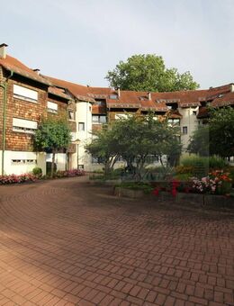 Zentral wohnen am Park - 2-Zi.-Dachgeschosswohnung mit Sonnenbalkon und TG-Stellplatz im Herzen von Bad Dürrheim! - Bad Dürrheim