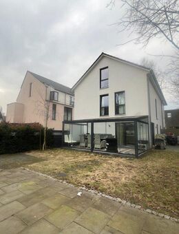 Moderne Doppelhaushälfte mit Wintergarten in Rissen - Hamburg