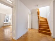 Hinreißende 3-Zimmer-Maisonette in Altbau-Villa mit Blick auf den Schlosskanal - München