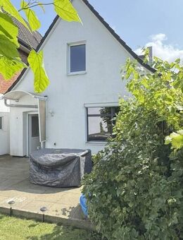Absolut zentral. Saniertes und modernes Einfamilienhaus wartet auf DICH. Garten inklusive - Heide