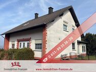 Malborn: Freistehendes Einfamilienhaus in idyllischer Umgebung mit gepflegtem Garten und zwei Garagen! - Malborn