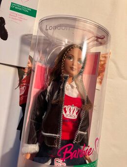 Barbie meets Benetton in London 2004 - Unterhaching