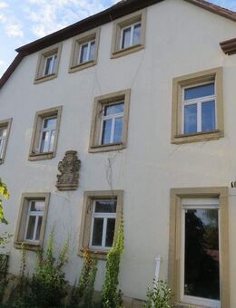 Wohnen wie die Könige - Teilsanierte 4-Zimmer Wohnung mit Gartenanteil zu verkaufen in Rot am See - Rot (See)