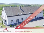 Lorscheid: Viel Platz für all Ihre Pläne - Großes Ein-/Zweifamilienhaus mit Balkonen, 2 Doppelgaragen, großen Garten, Solaranlage & Scheune! - Lorscheid