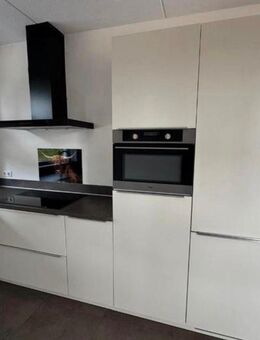 Moderne weiße Küche 2020 Inklusive Geräte-Top Zustand Nr(L124) - Köln