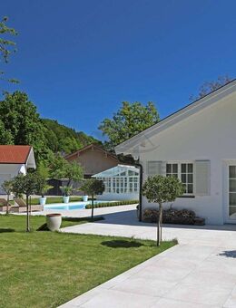 Exklusive Zweier Bungalow Residenz mit Pool in idyllischer Lage in Siegsdorf - Siegsdorf