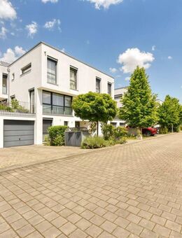 +++ Wohlfühlhaus - 1-Familien-DHH - neu- & hochwertig - Süd/West-Ausrichtung - integrierte Garage & Stellplatz davor +++ - Stuttgart